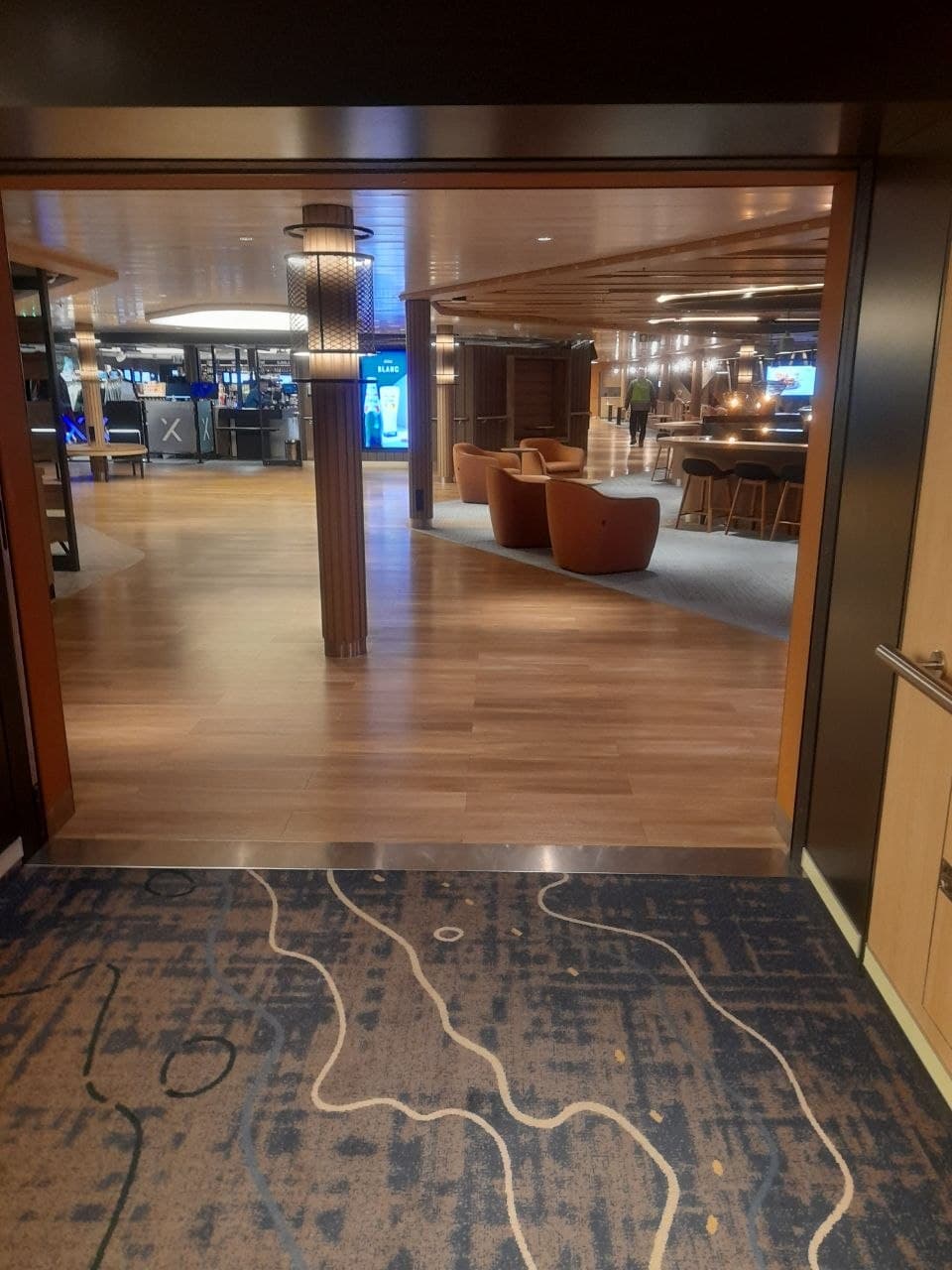 Finnlines komp és fedélzeti szolgáltatások