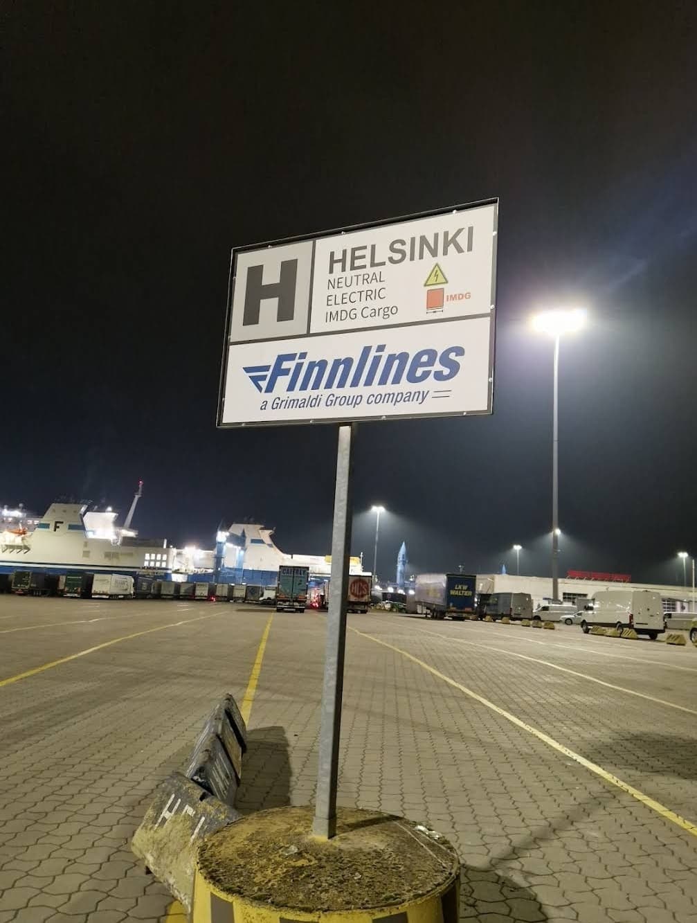 Čekací pruh u trajektového terminálu