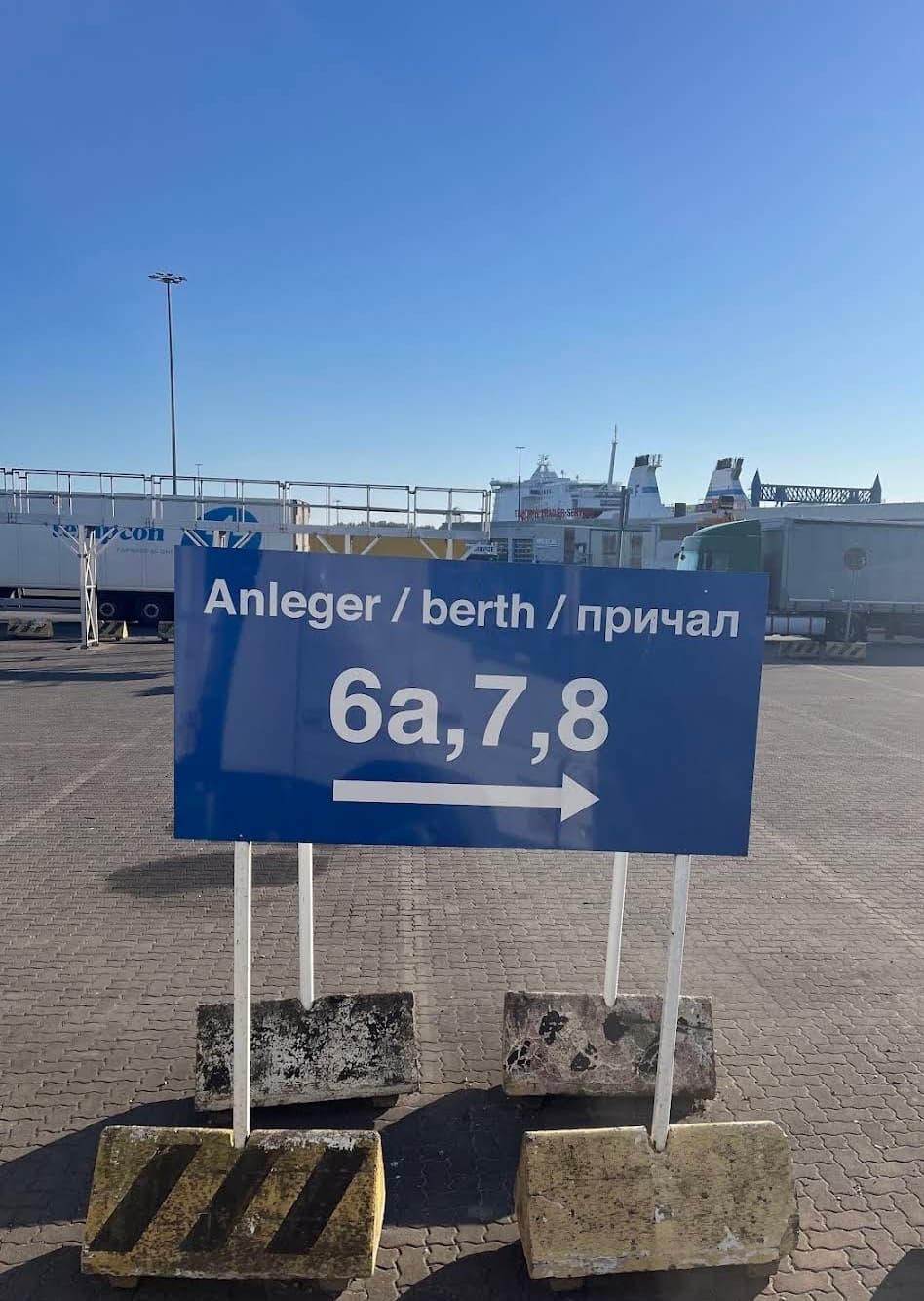 Wartespur am Fährterminal
